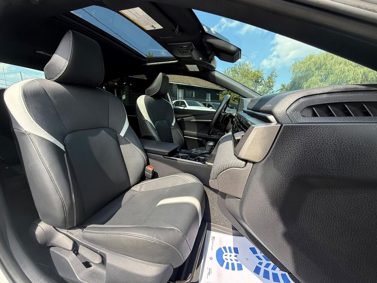2025 Toyota Camry HYBRID SE Photo