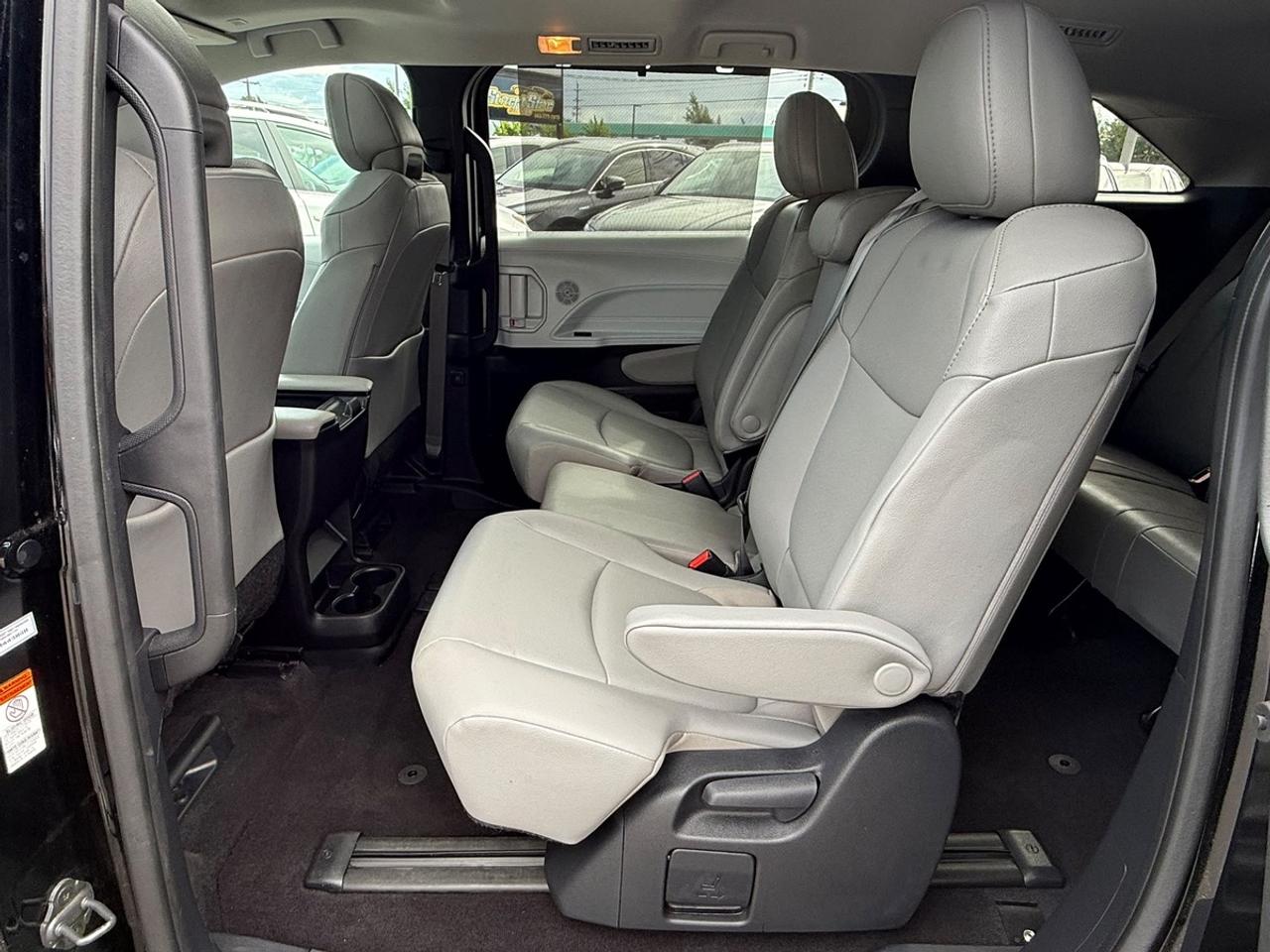 2025 Toyota Sienna XLE Photo