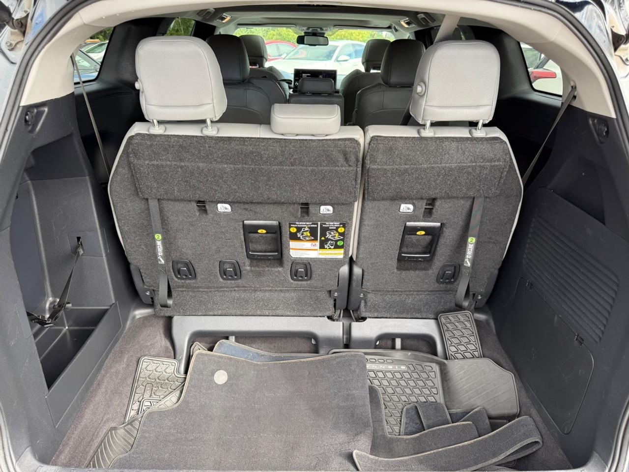 2025 Toyota Sienna XLE Photo