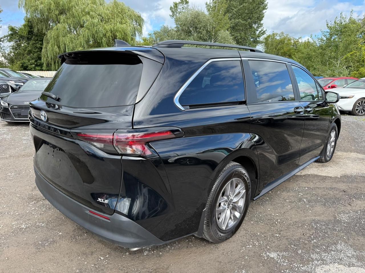 2025 Toyota Sienna XLE Photo