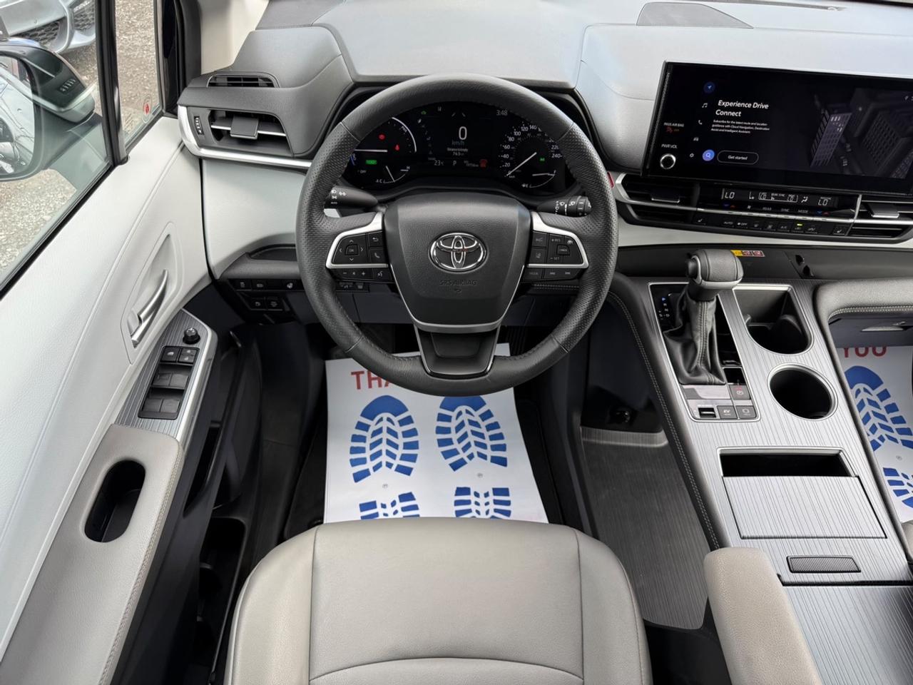 2025 Toyota Sienna XLE Photo