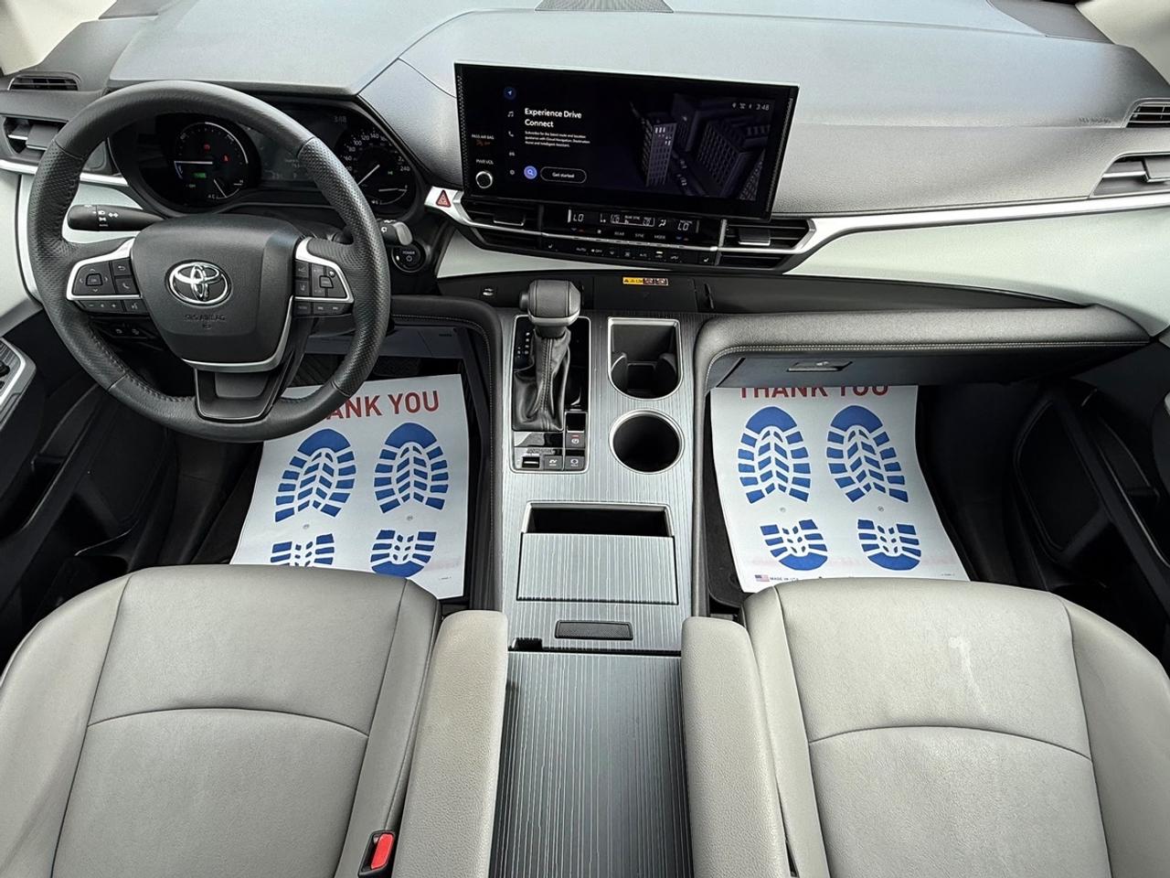 2025 Toyota Sienna XLE Photo