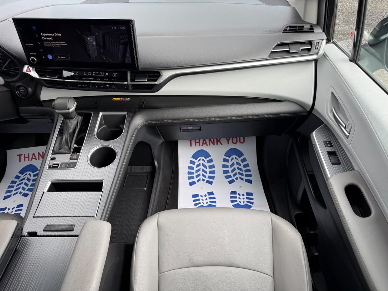 2025 Toyota Sienna XLE Photo