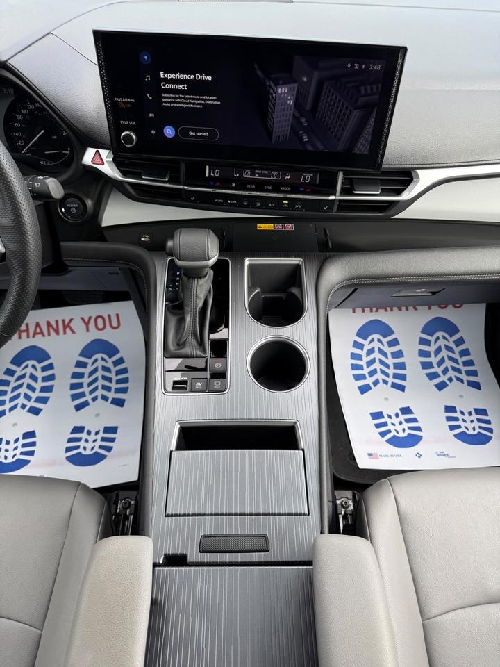 2025 Toyota Sienna XLE Photo