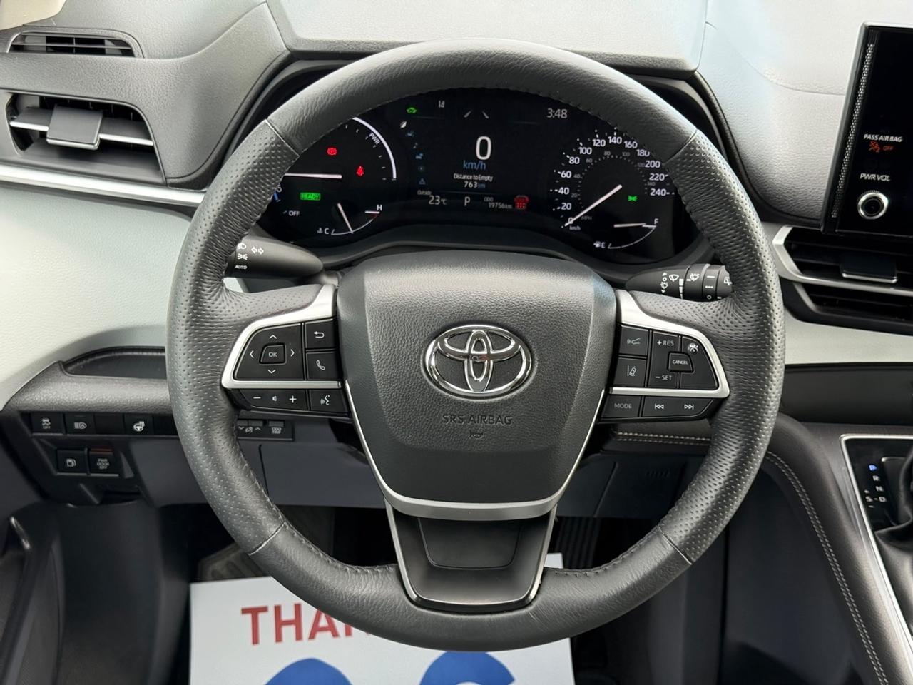 2025 Toyota Sienna XLE Photo