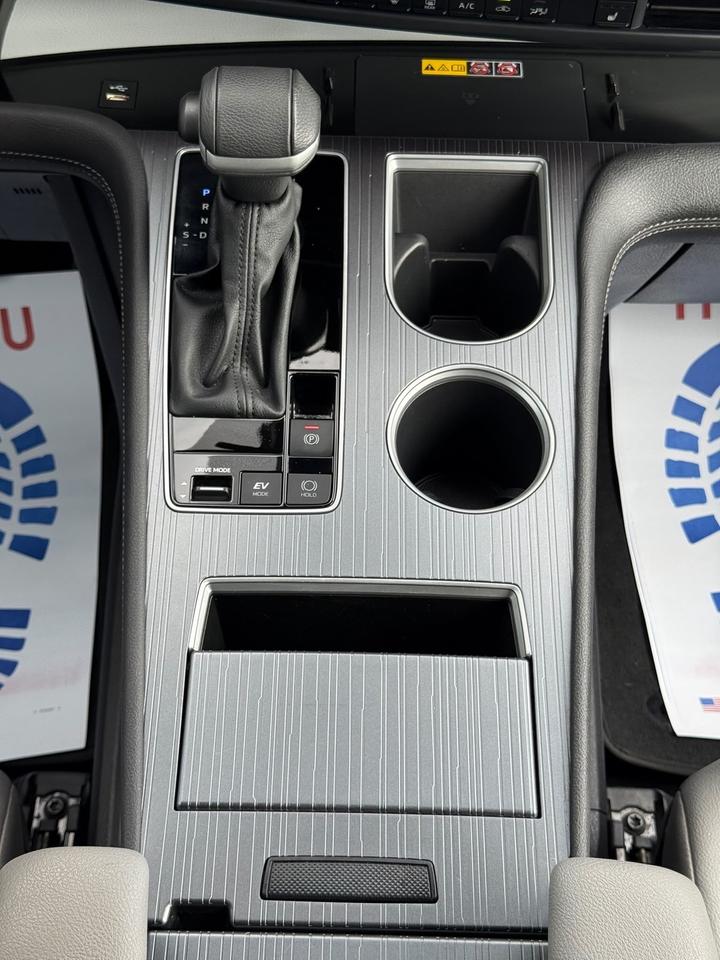2025 Toyota Sienna XLE Photo