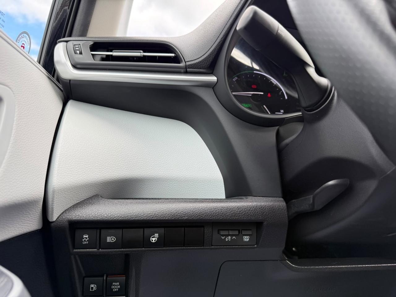 2025 Toyota Sienna XLE Photo