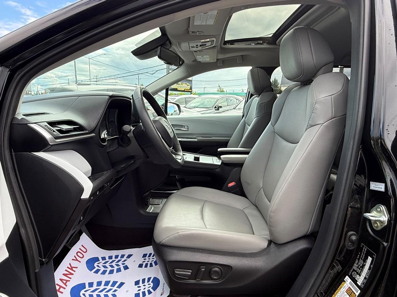 2025 Toyota Sienna XLE Photo