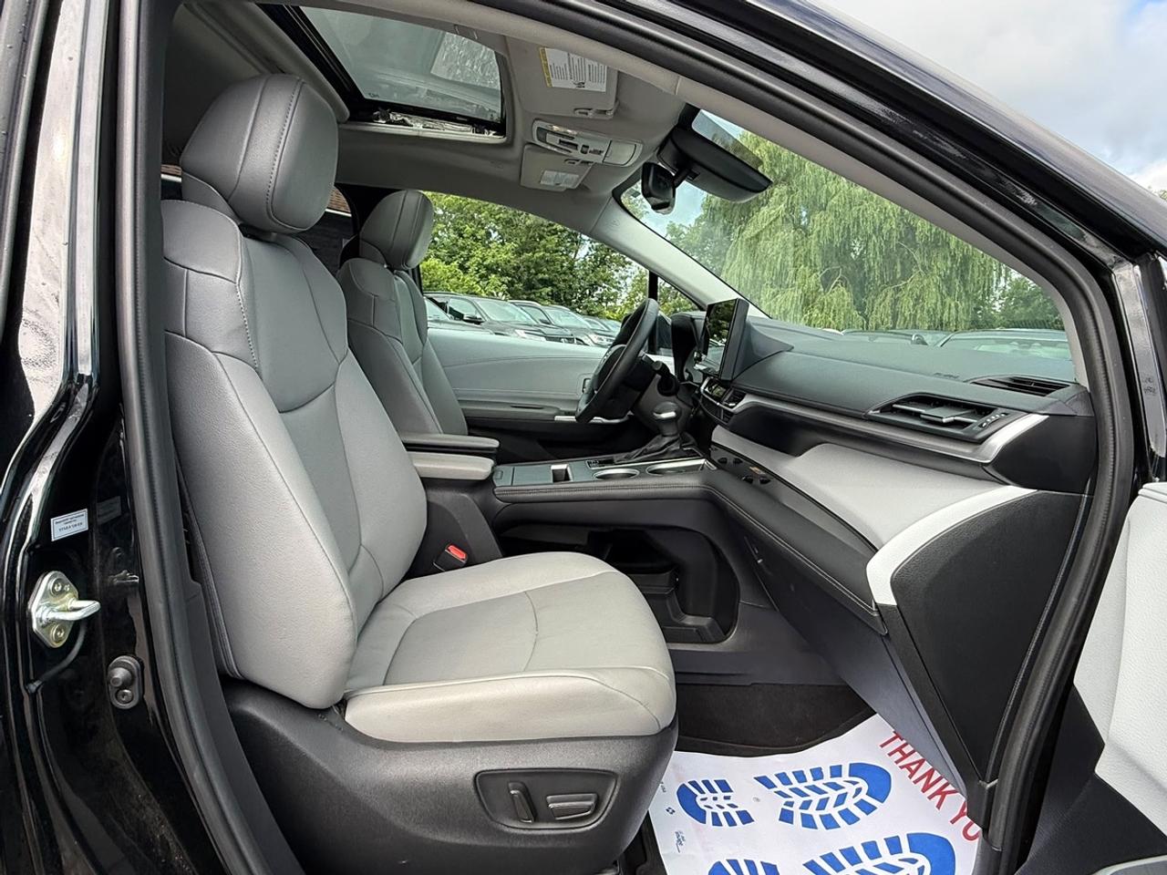 2025 Toyota Sienna XLE Photo