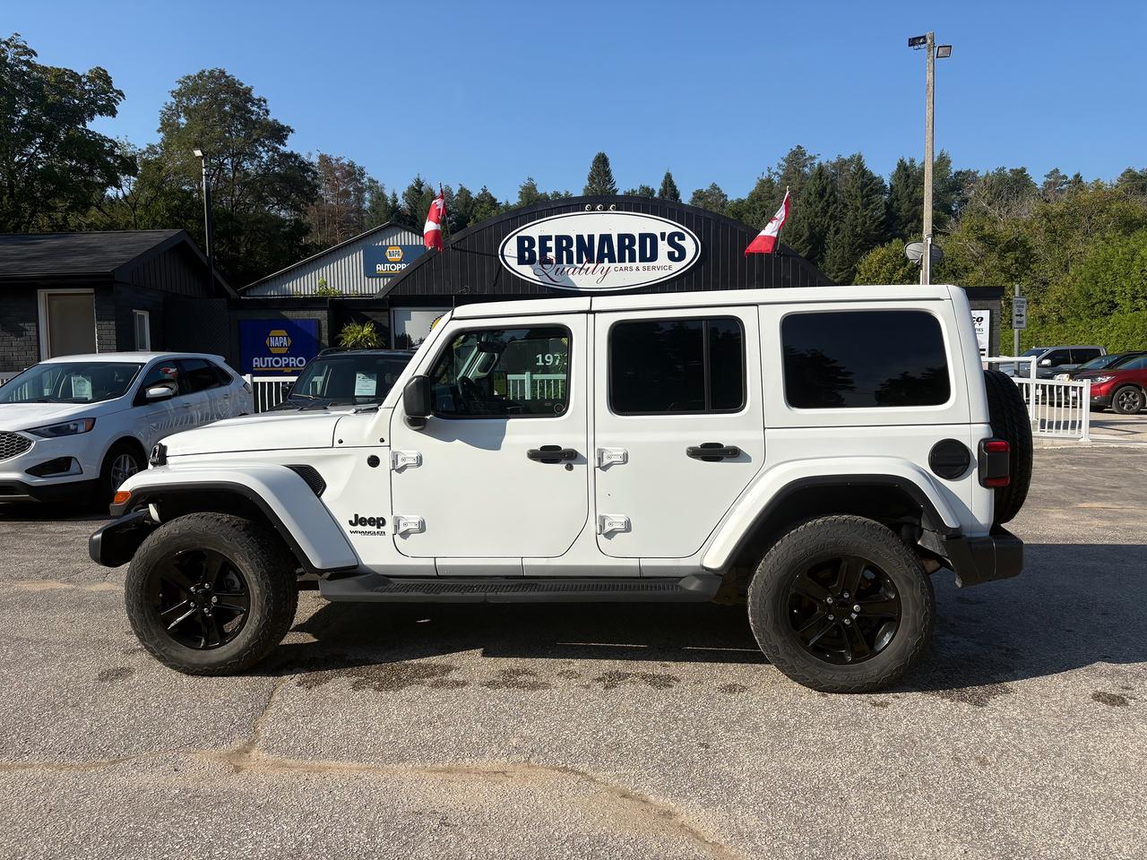 2022 Jeep Wrangler Unlimited Sahara Altitude - Loaded, Like New!