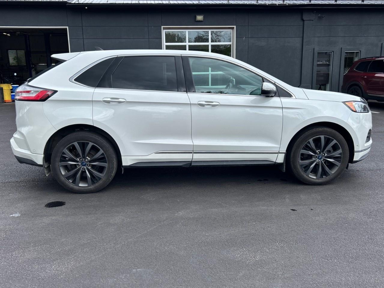 2023 Ford Edge Titanium AWD Photo