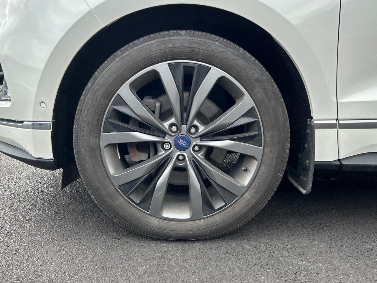 2023 Ford Edge Titanium AWD Photo
