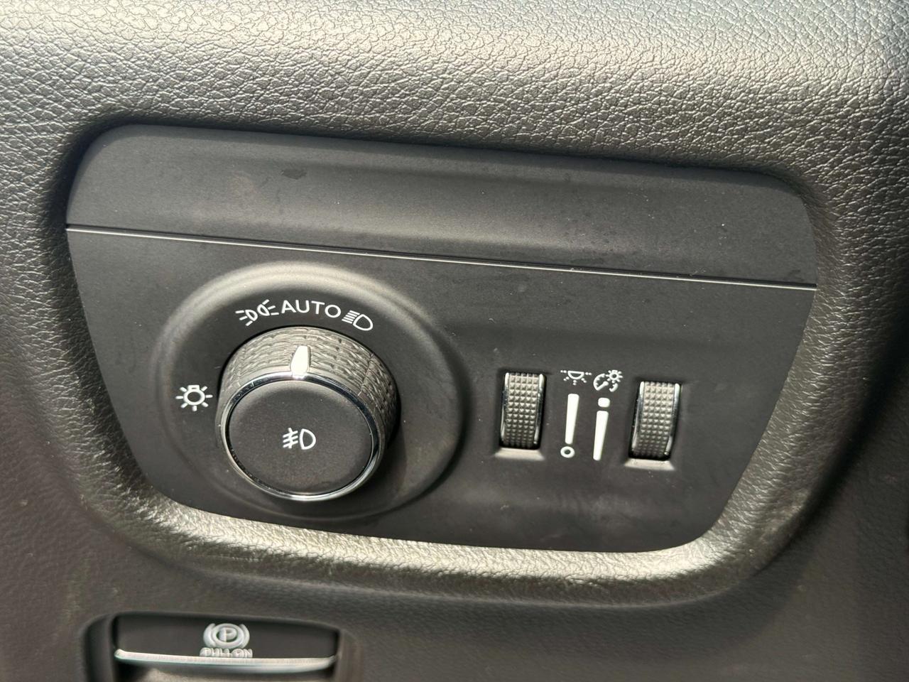 2023 Jeep Grand Cherokee LIMITED   4X4   NO ACCIDENT Photo