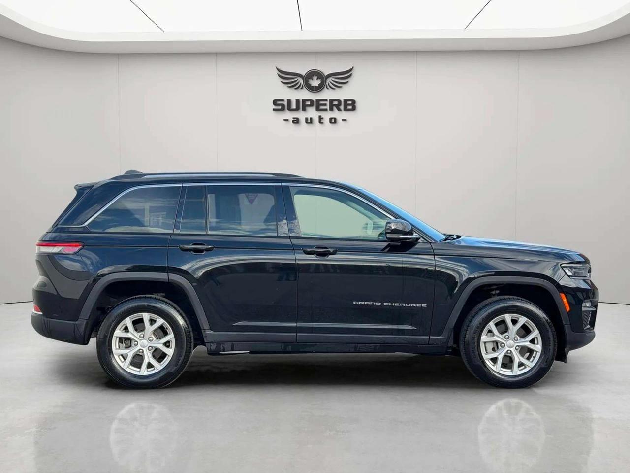 2023 Jeep Grand Cherokee LIMITED   4X4   NO ACCIDENT Photo
