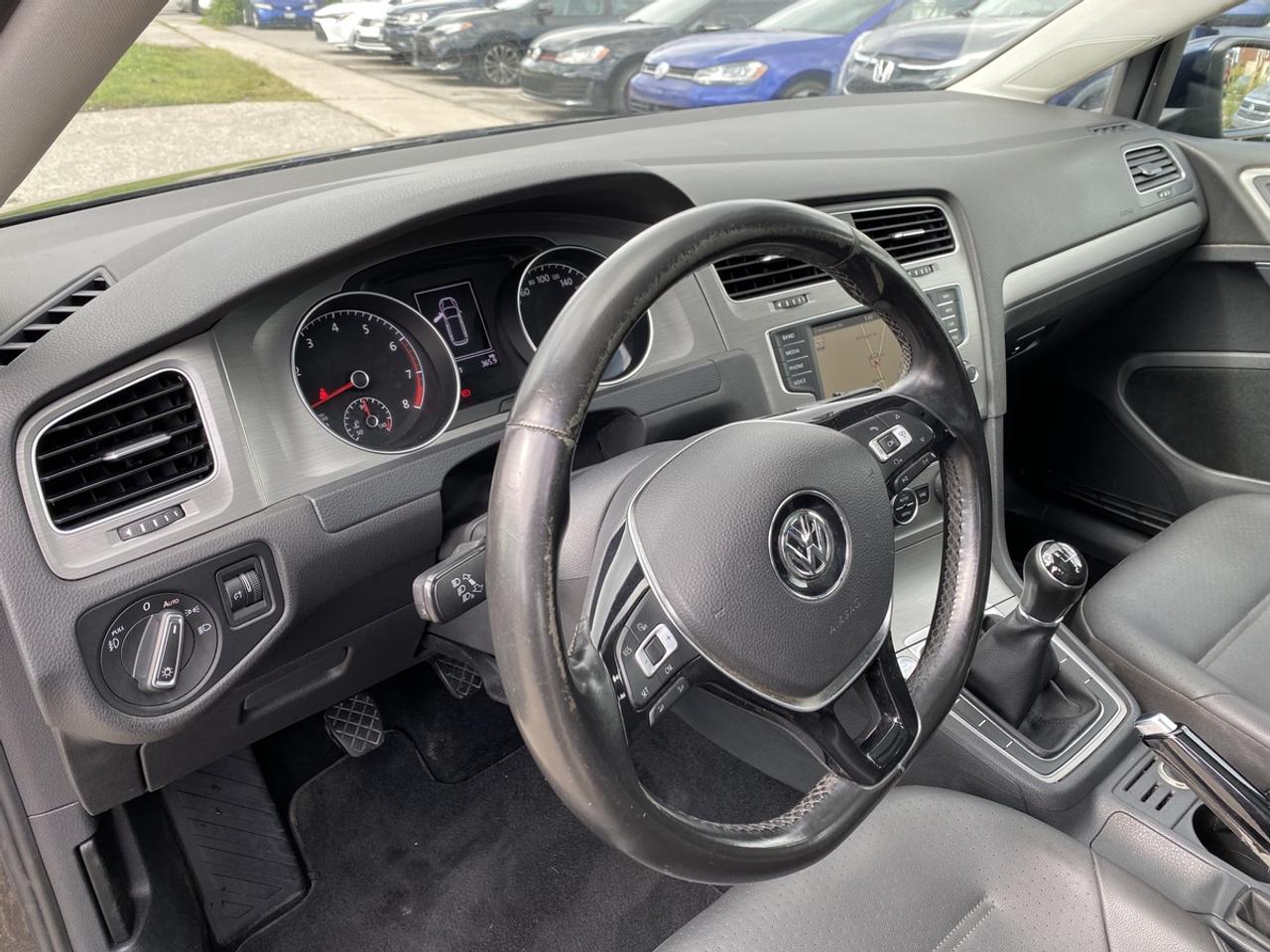 2016 Volkswagen Golf SportWagen S Photo3