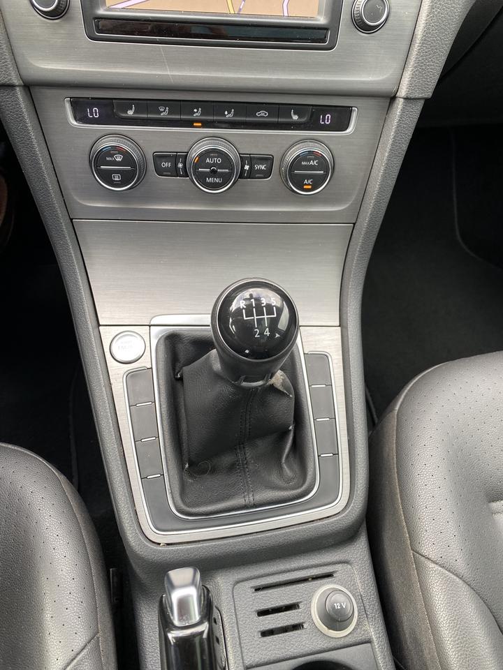 2016 Volkswagen Golf SportWagen S Photo