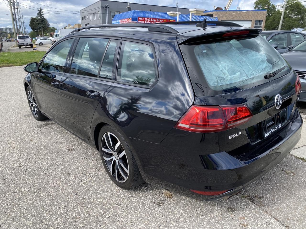 2016 Volkswagen Golf SportWagen S Photo