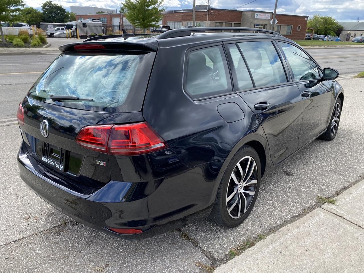 2016 Volkswagen Golf SportWagen S Photo