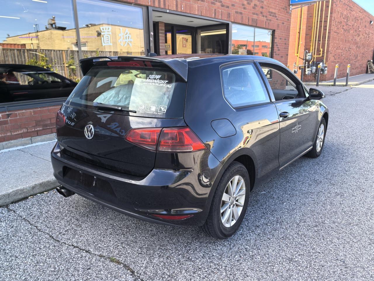 2016 Volkswagen Golf S Photo3