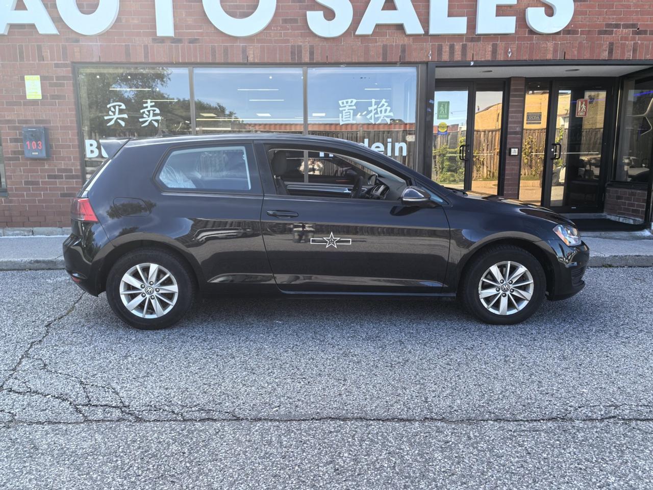 2016 Volkswagen Golf S Photo2