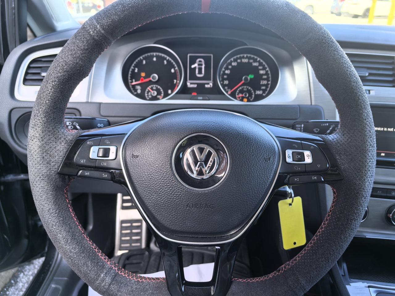 2016 Volkswagen Golf S Photo