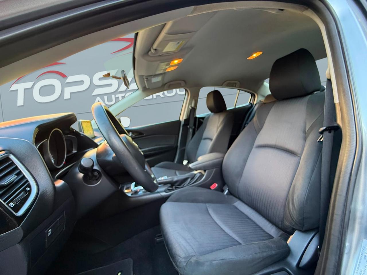 2016 Mazda MAZDA3 GX Photo