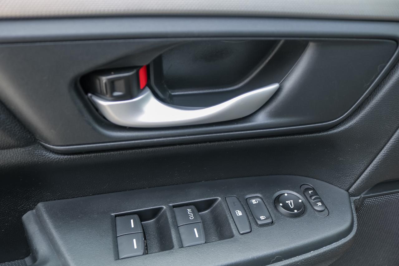 2017 Honda CR-V LX 4dr Front-wheel Drive Photo