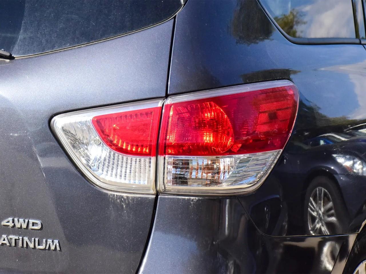 2014 Nissan Pathfinder SL 4dr 4x4 Photo