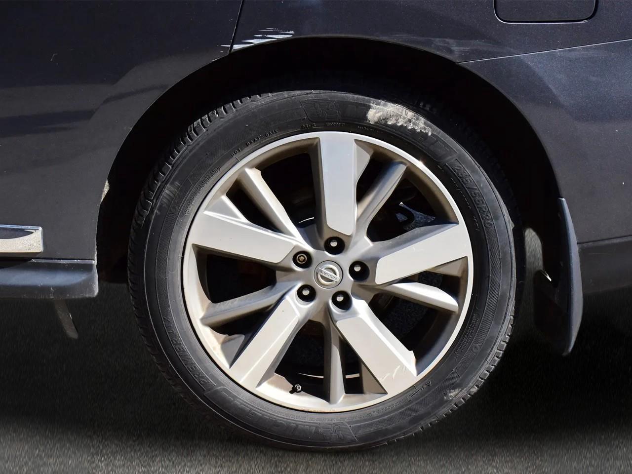 2014 Nissan Pathfinder SL 4dr 4x4 Photo