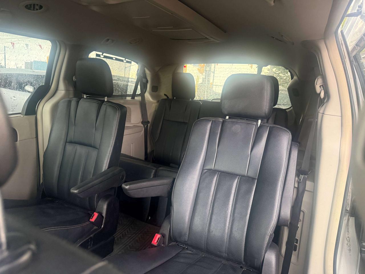 2016 Chrysler Town & Country *** 3 YEAR WARRANTY INCLUDED *** Photo