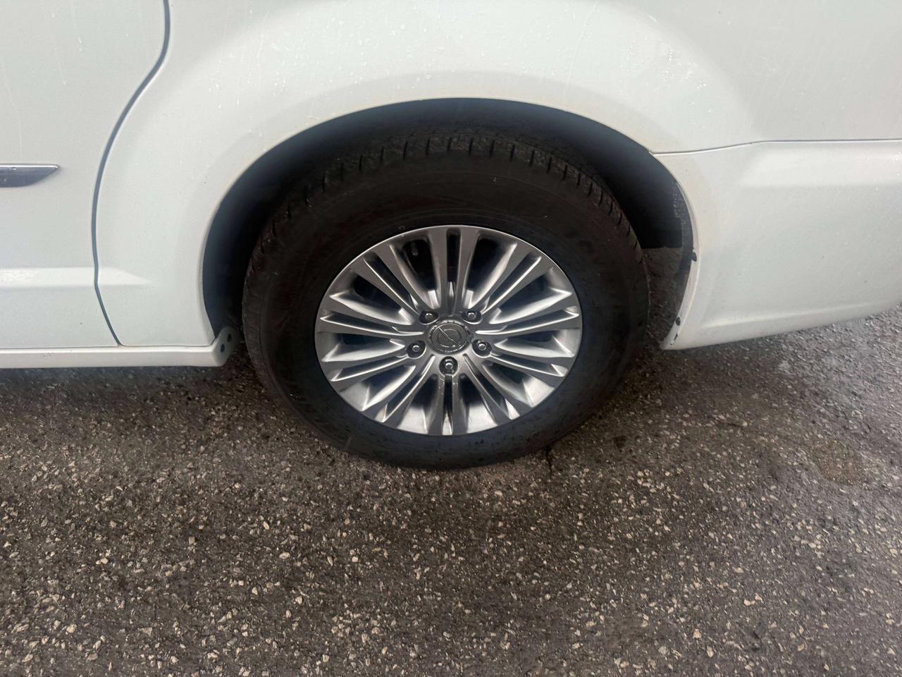 2016 Chrysler Town & Country *** 3 YEAR WARRANTY INCLUDED *** Photo