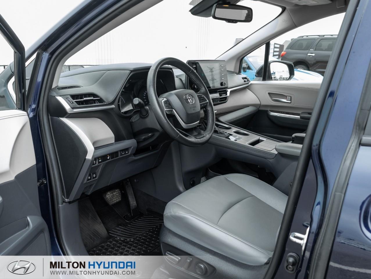 2023 Toyota Sienna XSE 7-Passenger 4dr Front-Wheel Drive Passenger Van Photo