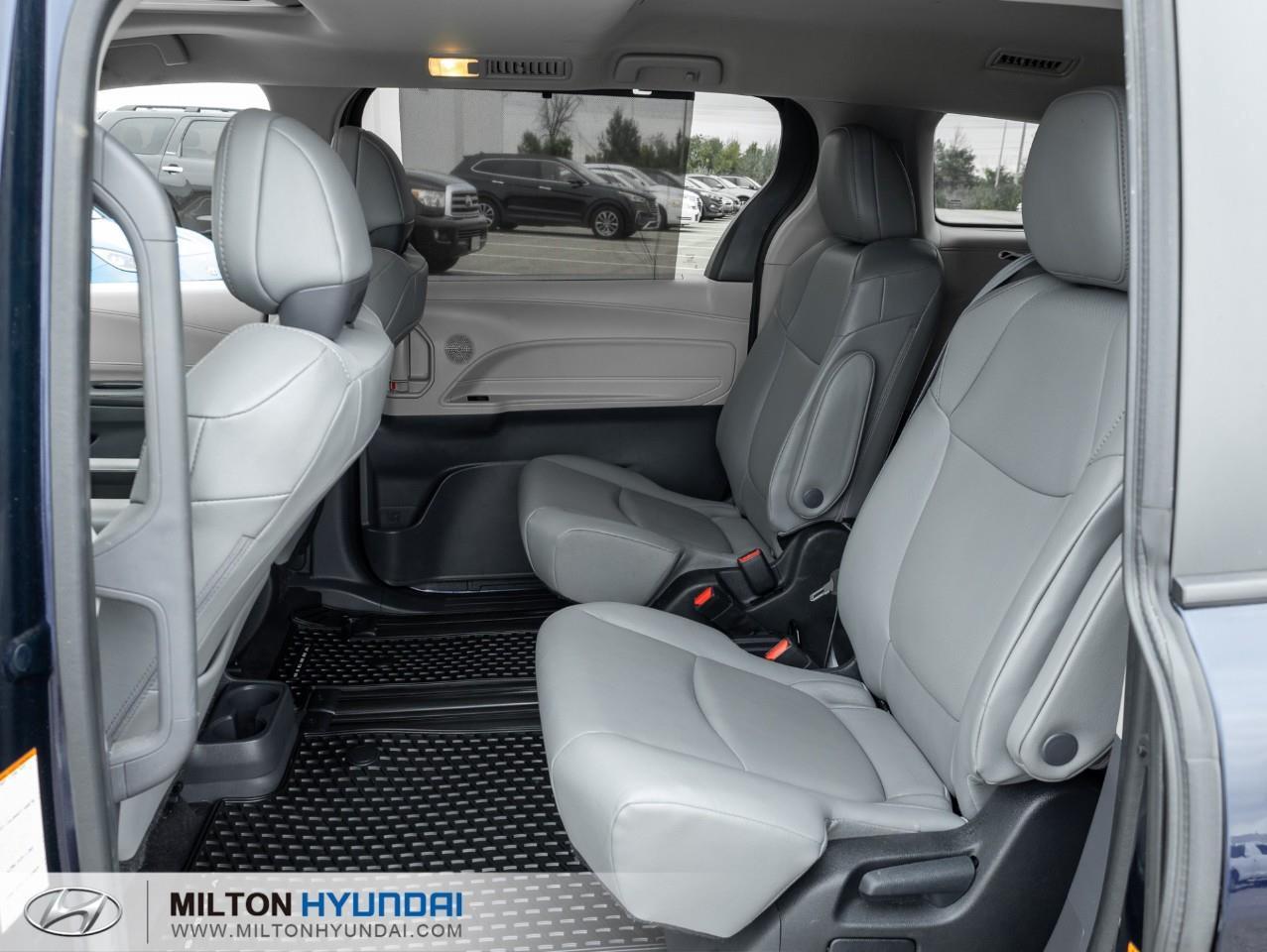 2023 Toyota Sienna XSE 7-Passenger 4dr Front-Wheel Drive Passenger Van Photo