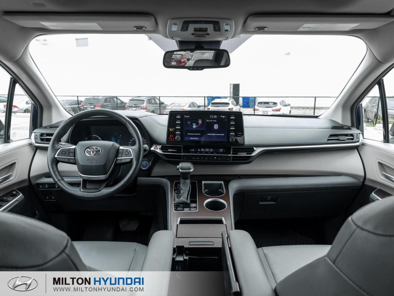 2023 Toyota Sienna XSE 7-Passenger 4dr Front-Wheel Drive Passenger Van Photo