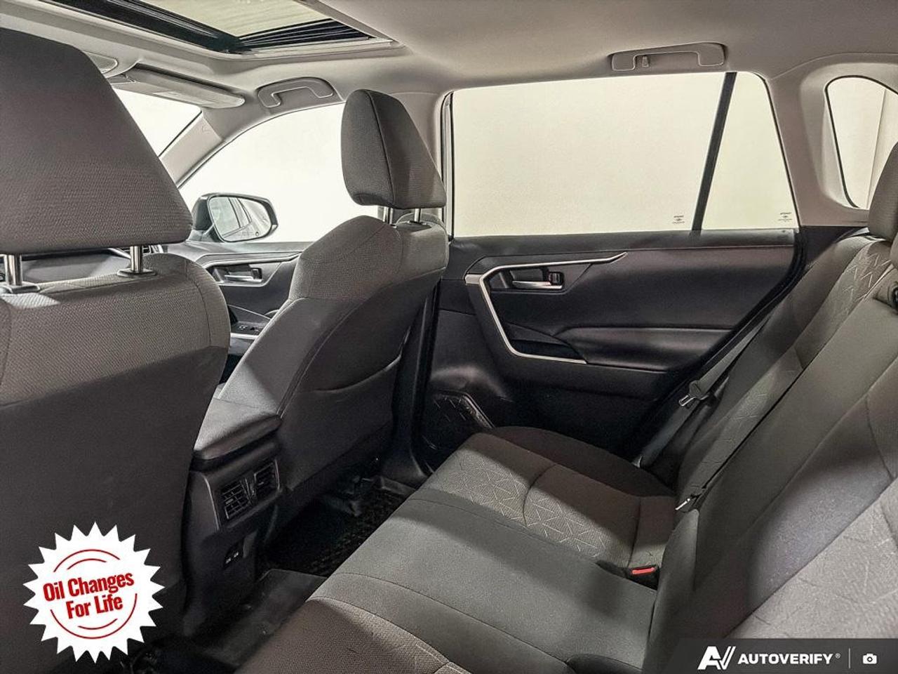 2021 Toyota RAV4 XLE AWD Photo
