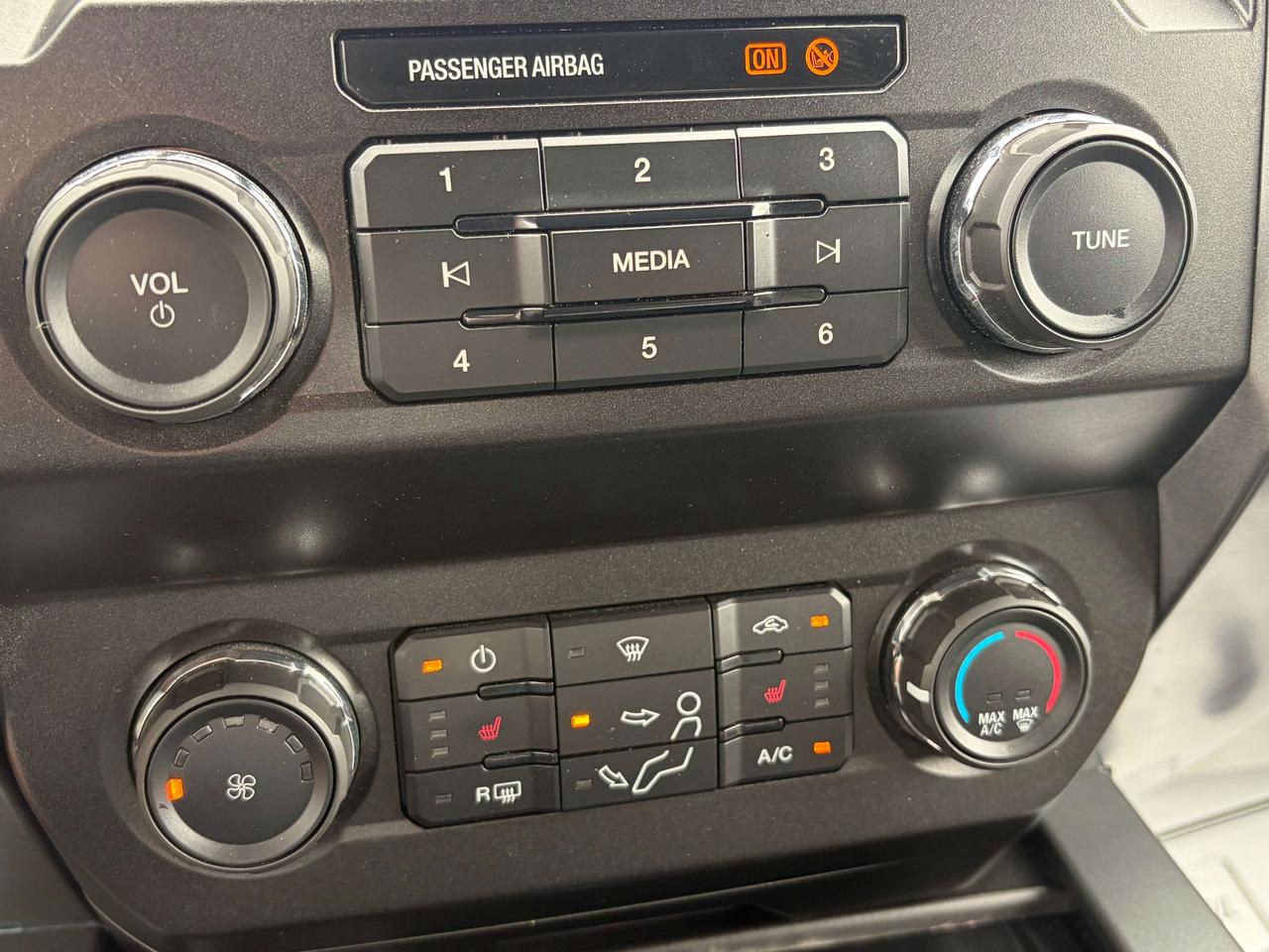 2022 Ford F-250 XLT/HTD SEATS/BACKUP CAM/CALL NAPANEE 613-354-2100 Photo