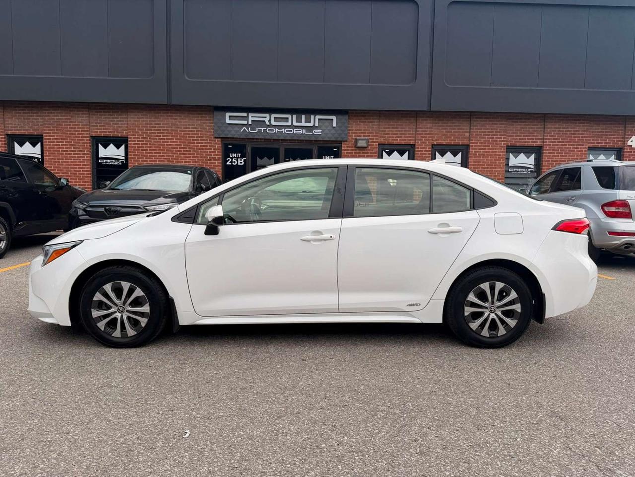 2025 Toyota Corolla Hybrid LE CVT AWD Photo
