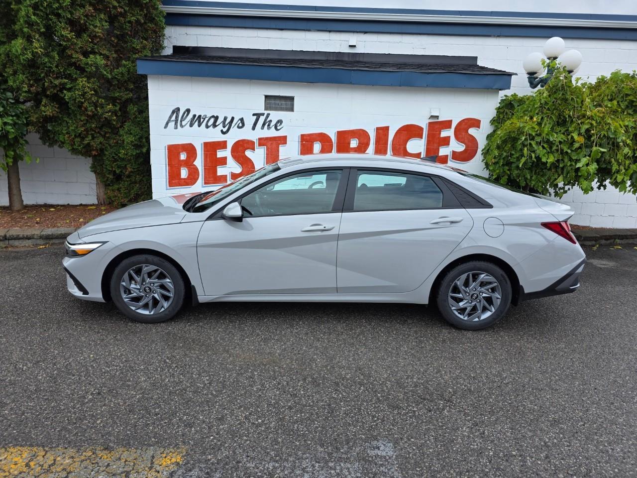 2025 Hyundai Elantra PREFERRED 4DR SEDAN Photo4