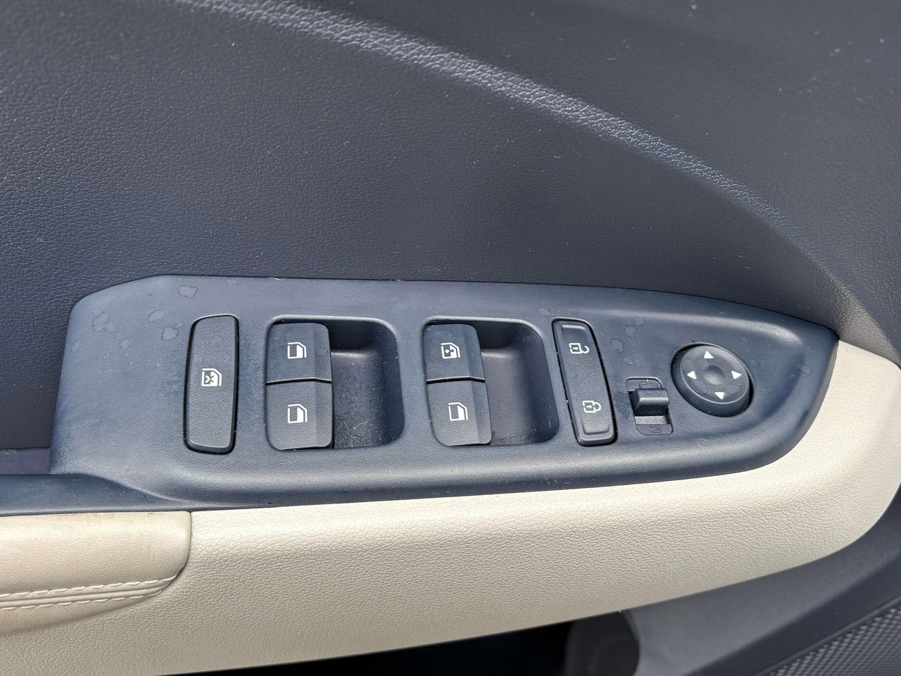 2026 Hyundai Venue Ultimate w/Denim Interior   Sunroof   Heated Seats Photo