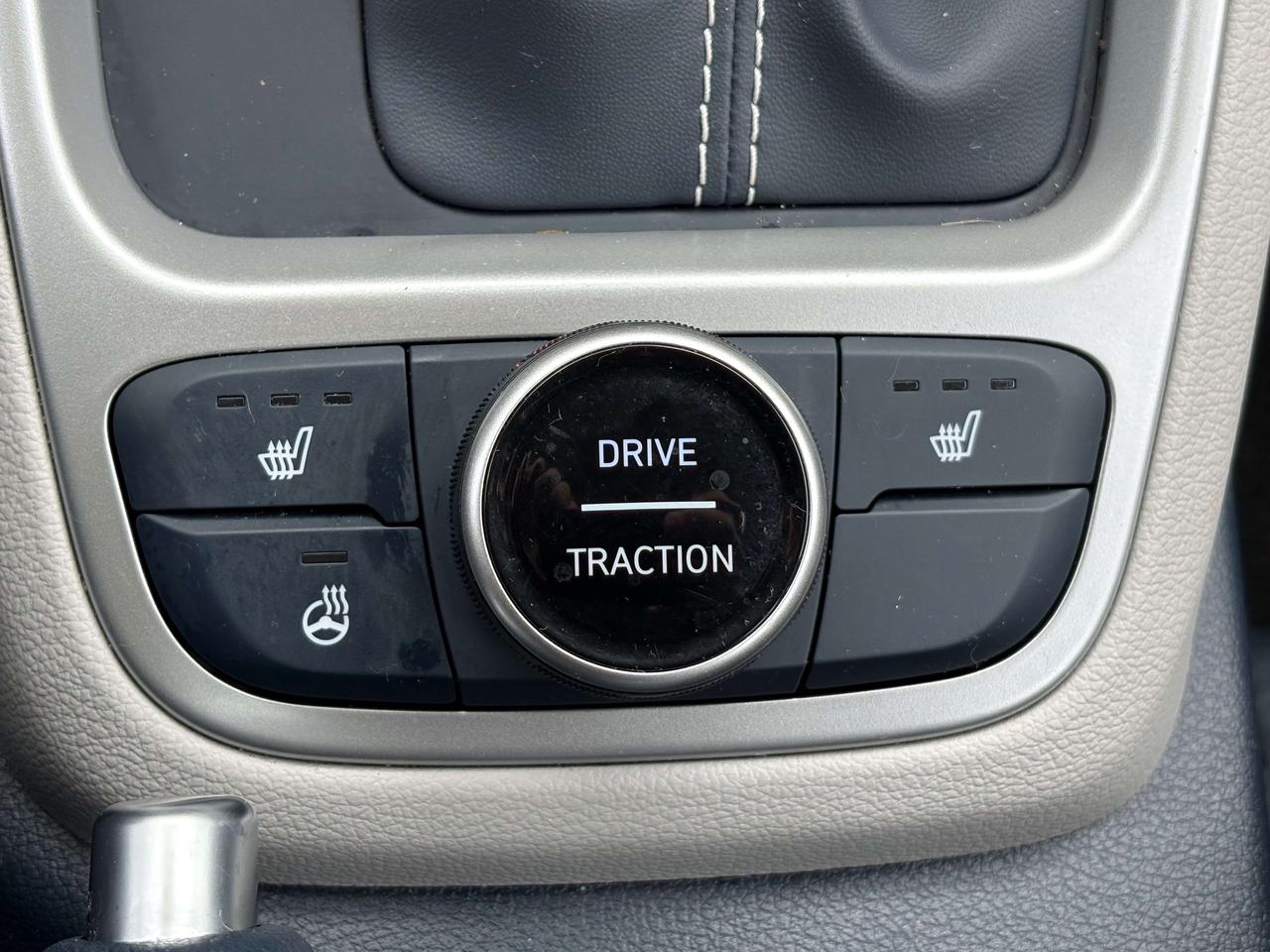 2026 Hyundai Venue Ultimate w/Denim Interior   Sunroof   Heated Seats Photo