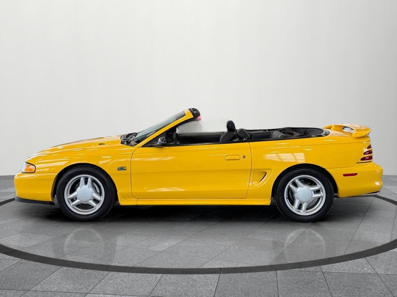 1995 Ford Mustang  Photo