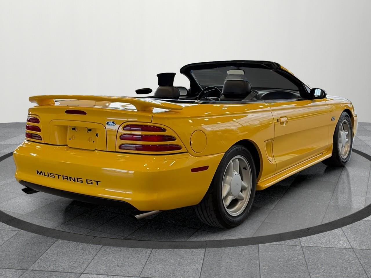 1995 Ford Mustang  Photo