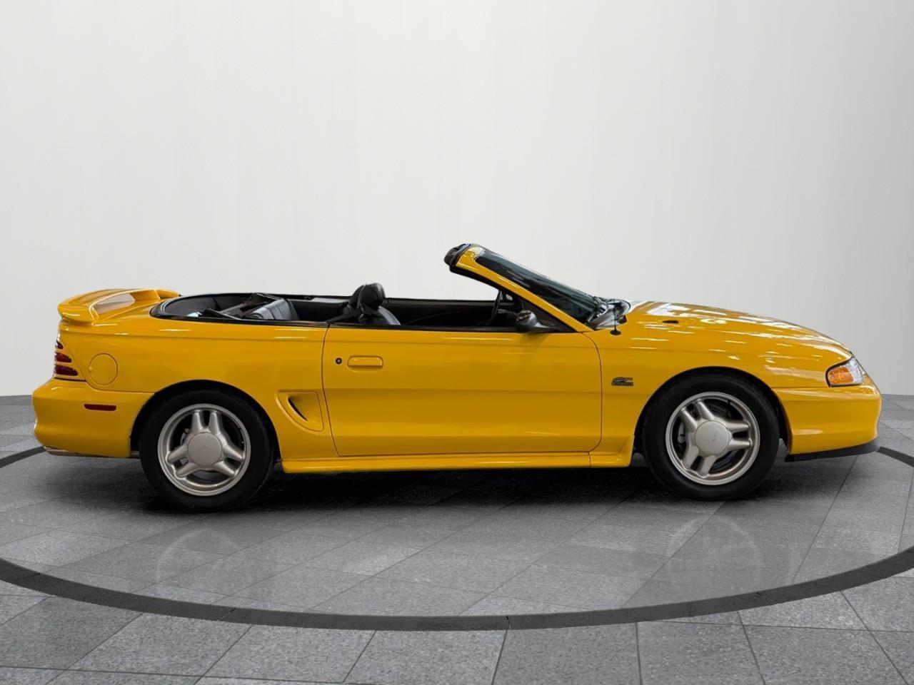 1995 Ford Mustang  Photo