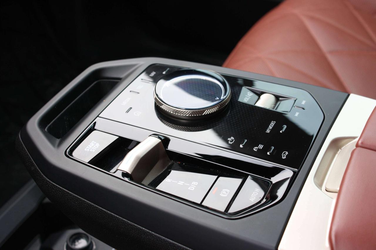 2024 BMW iX M60 xDrive Photo