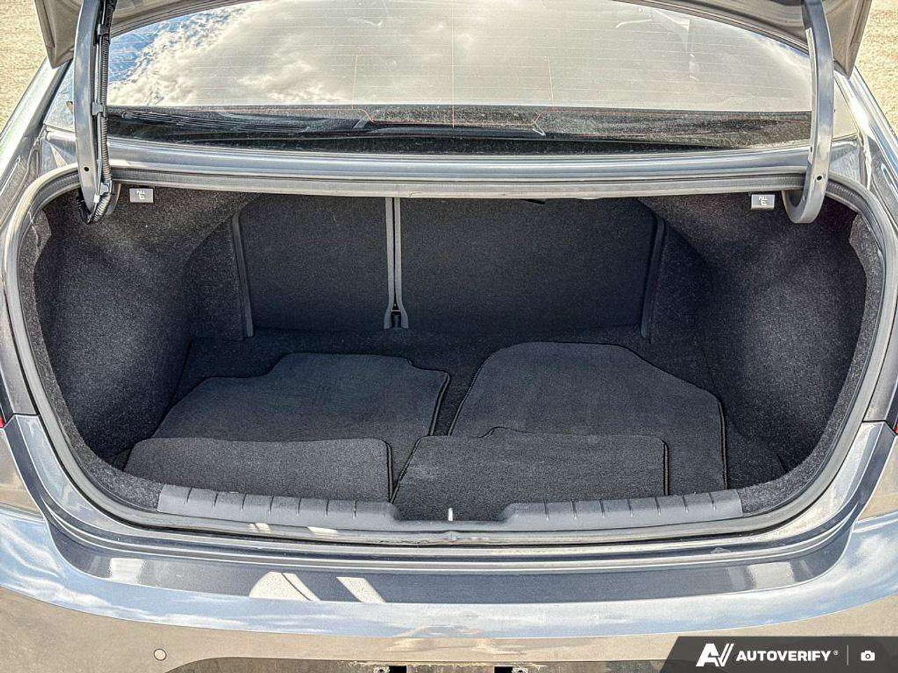 2020 Hyundai Elantra Ultimate   LTHR   HTD STEER WHEEL   SUNROOF Photo