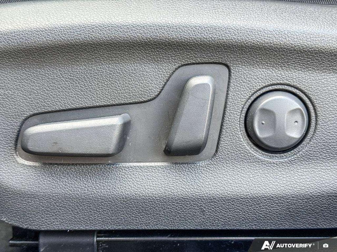 2020 Hyundai Elantra Ultimate   LTHR   HTD STEER WHEEL   SUNROOF Photo