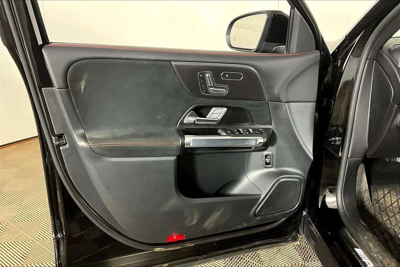 2023 Mercedes-Benz GLB AMG GLB 35 4MATIC SUV Photo