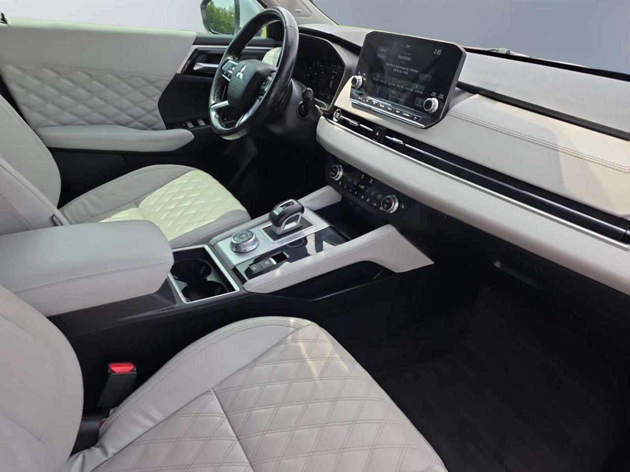 2022 Mitsubishi Outlander GT S-AWC * 1 OWNER / HUD / DRIVER ASSIST / 7 PASSENGERS / 360 Photo