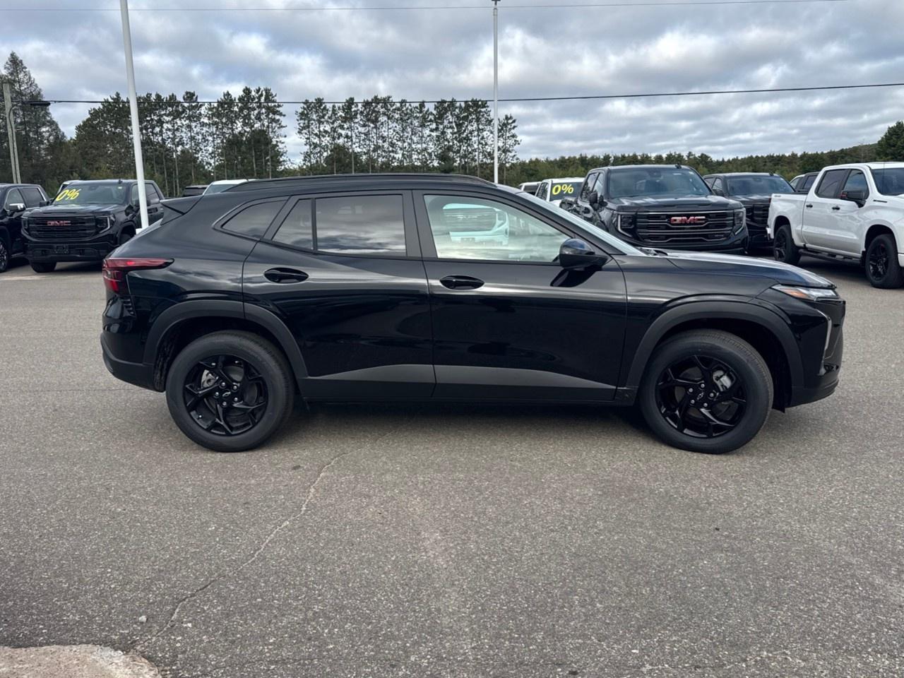 2026 Chevrolet Trax Fwd 4dr Lt Photo3