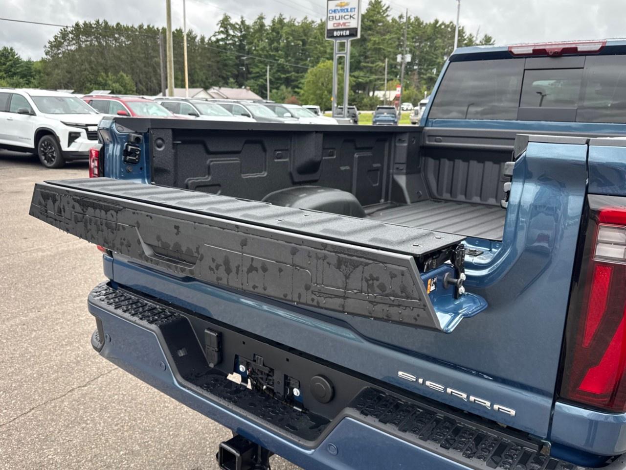 2026 GMC Sierra 3500HD 4WD Crew Cab Long Box Denali Ultimate Photo